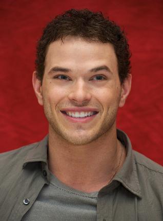 Келлан Латс