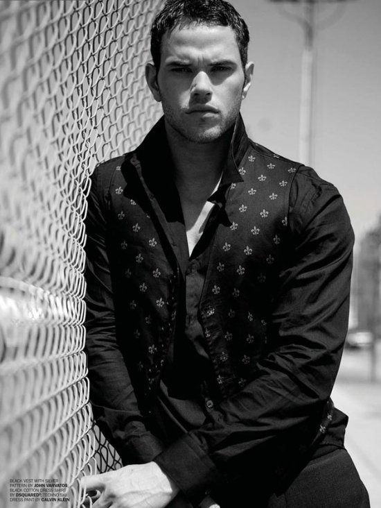 Келлан Луц для August