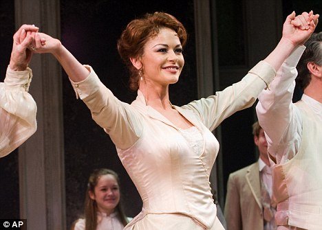 Кэтрин Зета Джонс на Бродвее