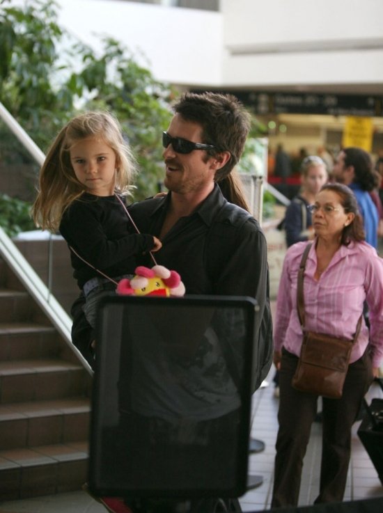 Кристиан Бейл с семьей