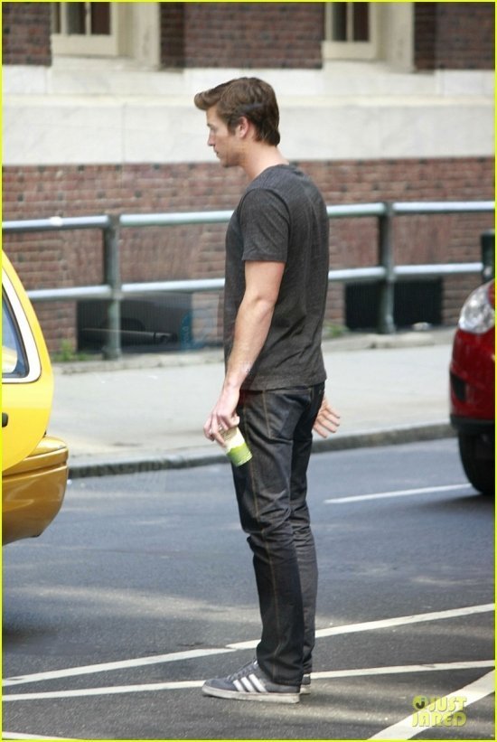 Лиам Хемсворт