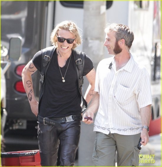 Лили КоллДжейми Кэмпбелл Бауэр