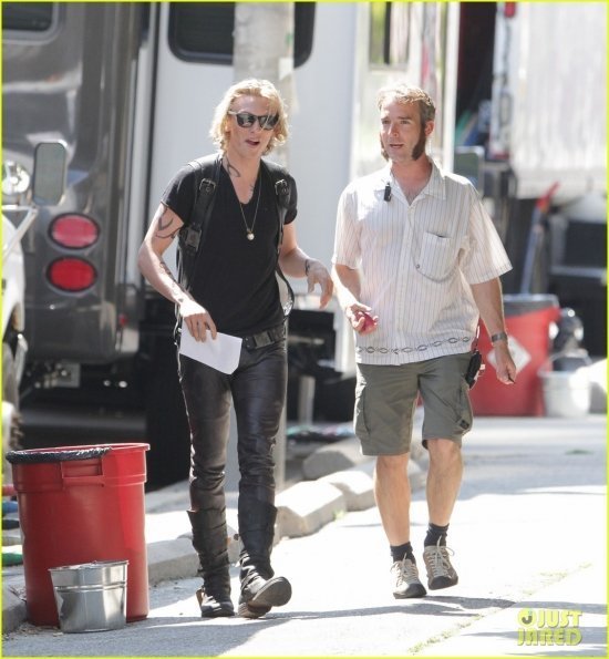 Лили КоллДжейми Кэмпбелл Бауэр