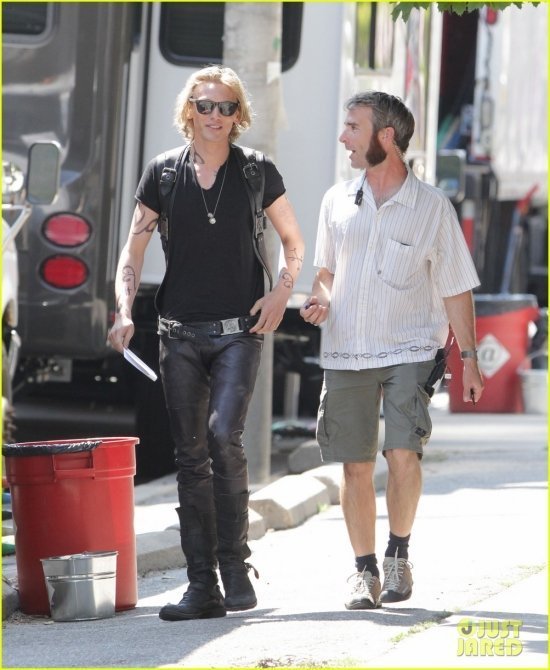 Лили КоллДжейми Кэмпбелл Бауэр