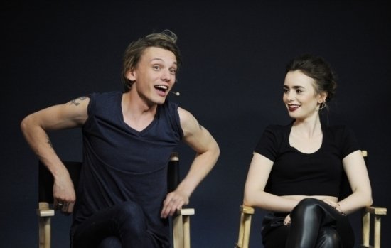 Лили Коллинз