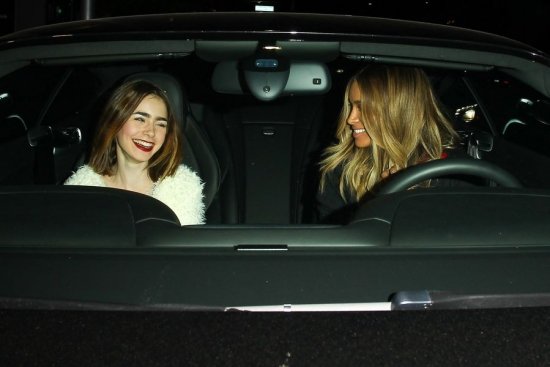 Лили Коллинз