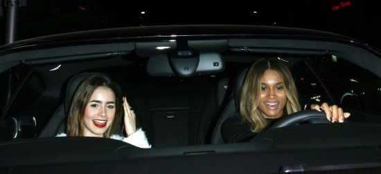 Лили Коллинз