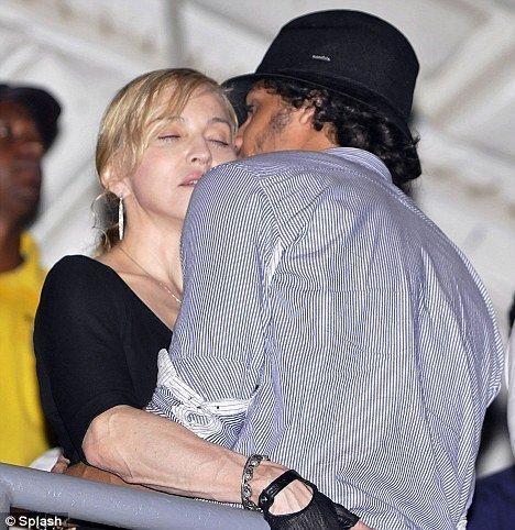 Мадонна и Хесус Лус