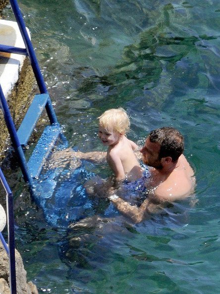 Наоми Уоттс и Лив Шрайбер с детьми