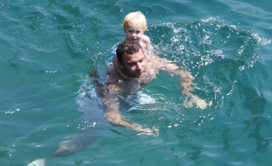 Наоми Уоттс и Лив Шрайбер с детьми