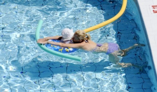 Наоми Уоттс и Лив Шрайбер с детьми