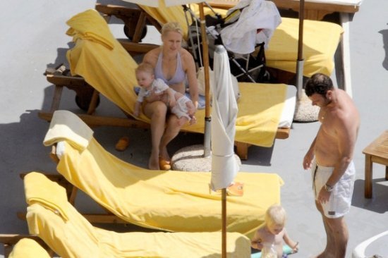 Наоми Уоттс и Лив Шрайбер с детьми