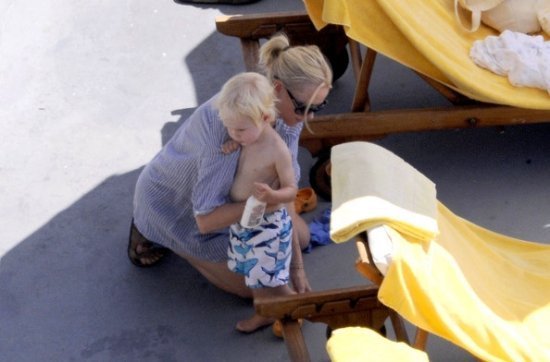 Наоми Уоттс и Лив Шрайбер с детьми