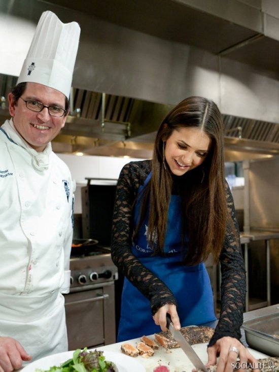 Нина Добрев