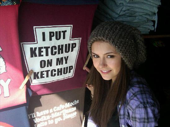 Нина Добрев