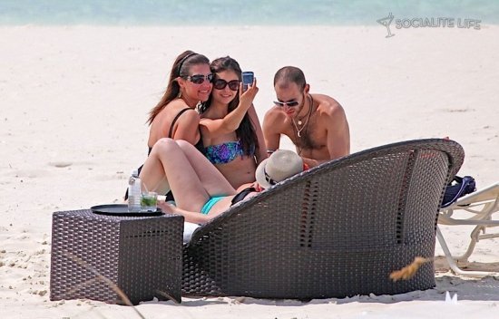 Нина Добрев