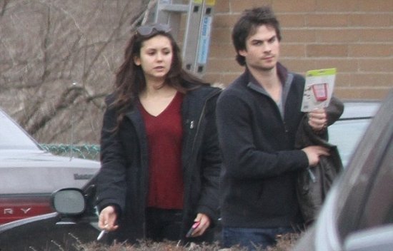 Нина Добрев