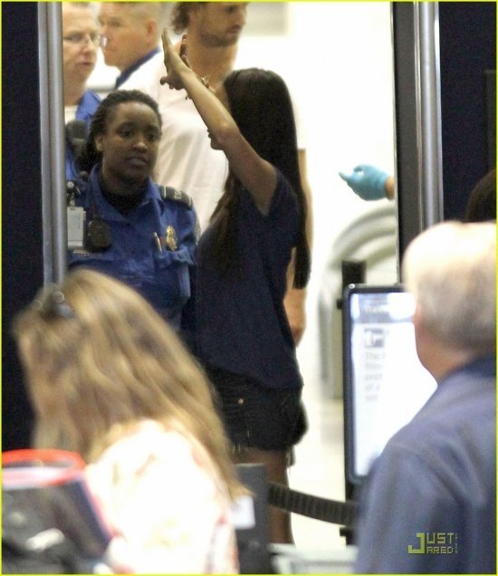 Нина Добрев