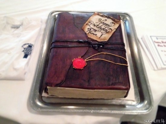 Нина Добрев