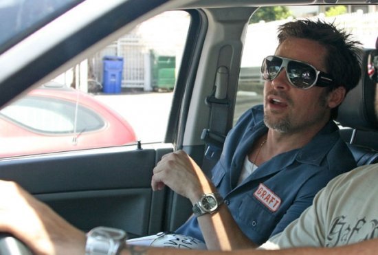 Папарацци подвозят Брэда Питта