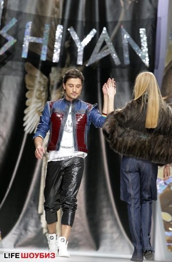 показ Ильи Шияна