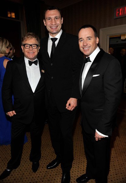 прием Элтона Джона