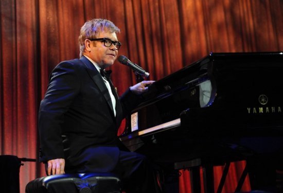 прием Элтона Джона