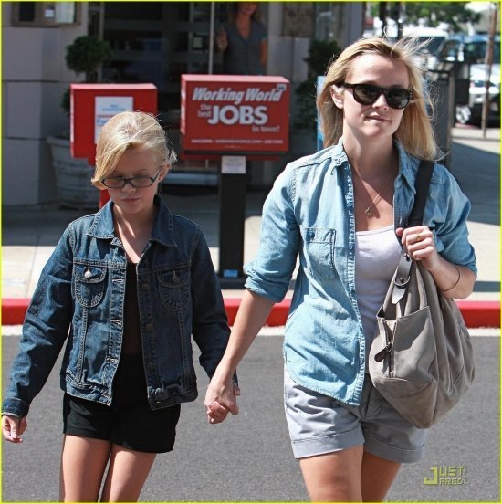 Риз Уизерспун и дочка Ава