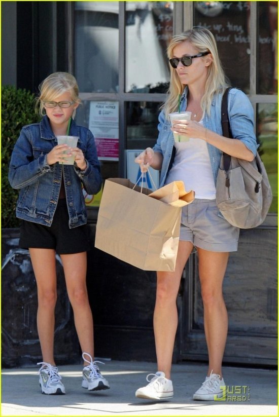 Риз Уизерспун и дочка Ава