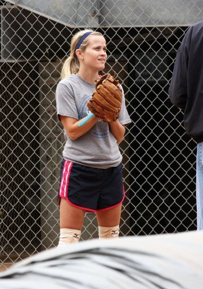 Риз Уизерспун тренируется