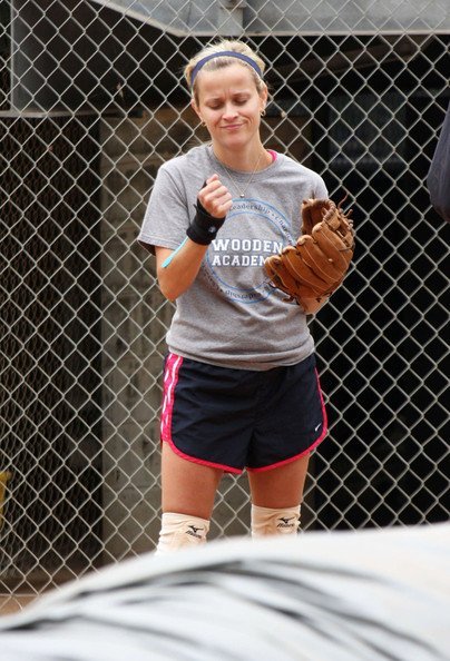 Риз Уизерспун тренируется