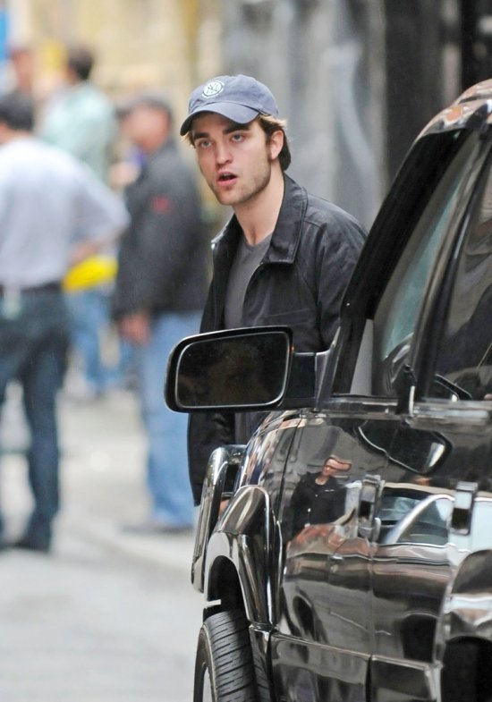 Роберт Паттинсон на съемках 