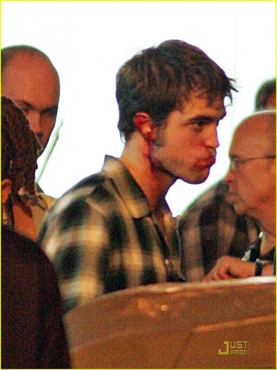 Роберт Паттинсон на съемках 