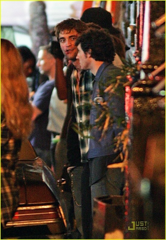 Роберт Паттинсон на съемках 