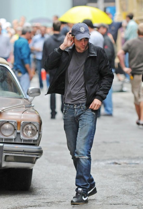 Роберт Паттинсон на съемках 