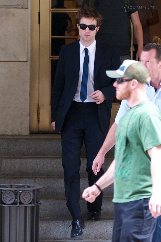 Роберт Паттинсон на съемках 