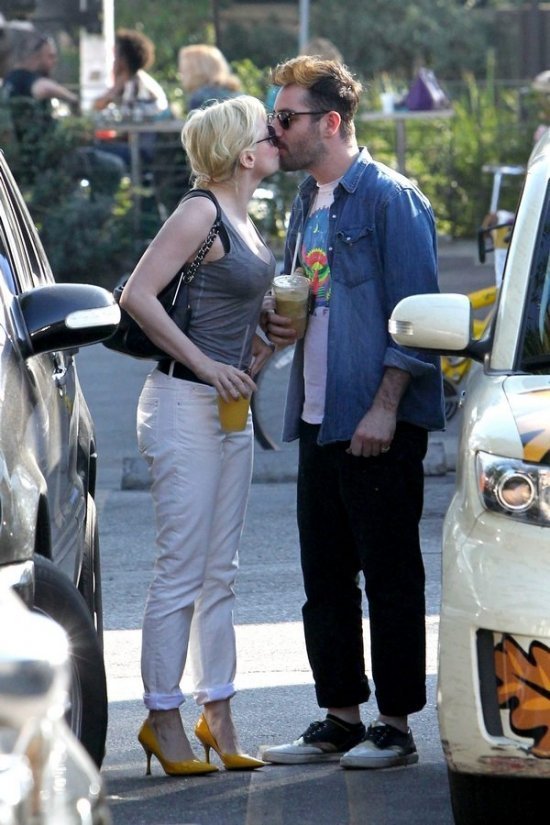 Роуз МакГоун