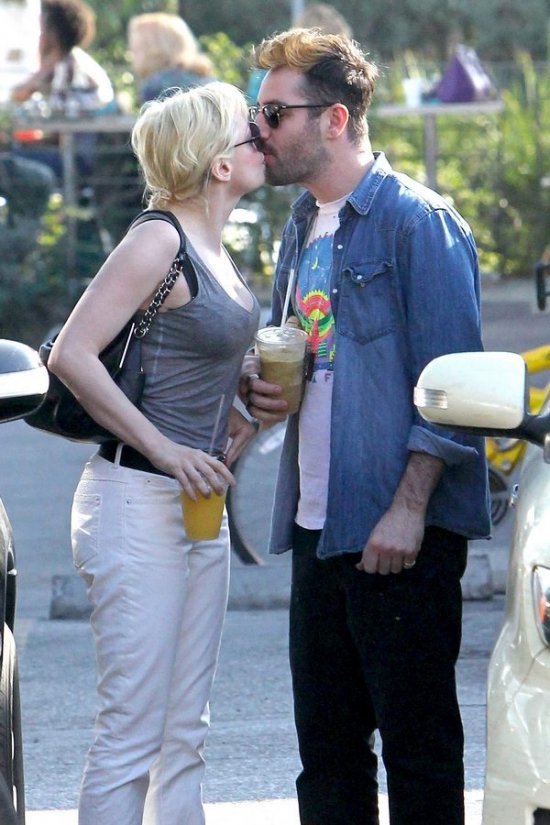 Роуз МакГоун