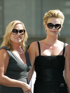 Шарлиз Терон