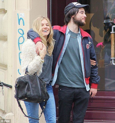 Сиенна Миллер