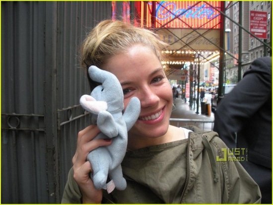 Сиенна Миллер