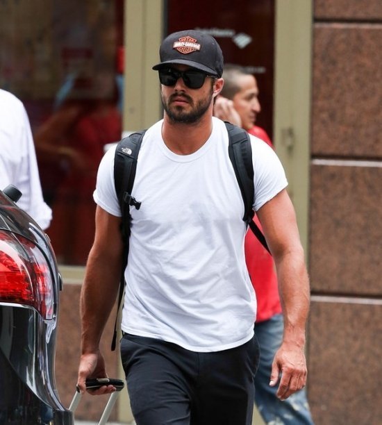 Тейлор Кинни