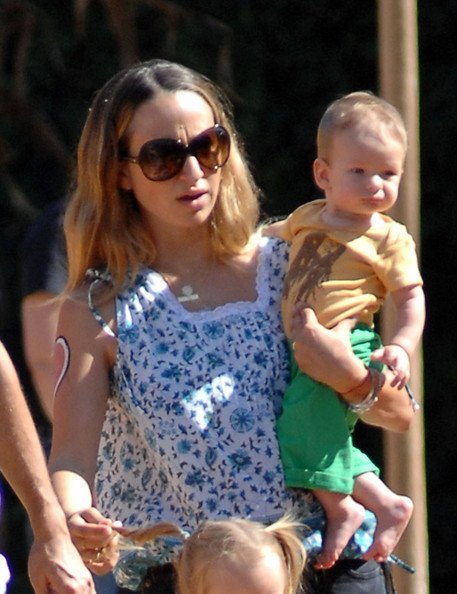 Тоби Магуайер с семьей