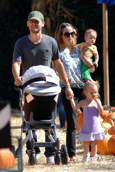 Тоби Магуайер с семьей