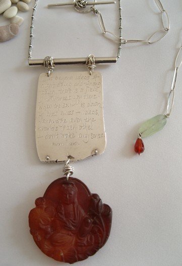 украшения Алисии Кис