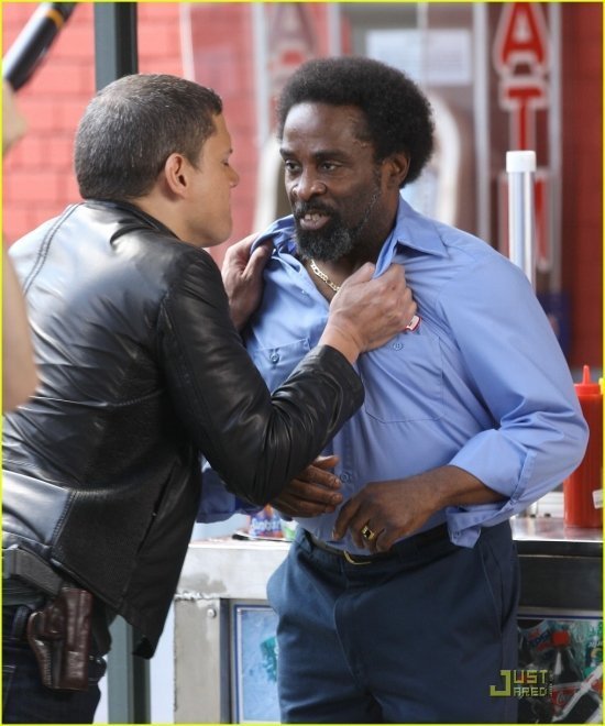 Вентворф Миллер на съемках сериала