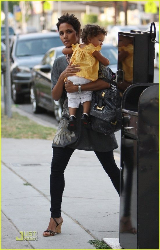 Холли Берри и дочка Нала