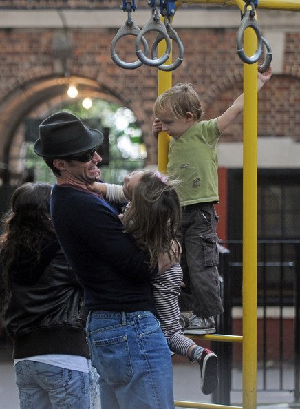 Хью Джекман с детьми