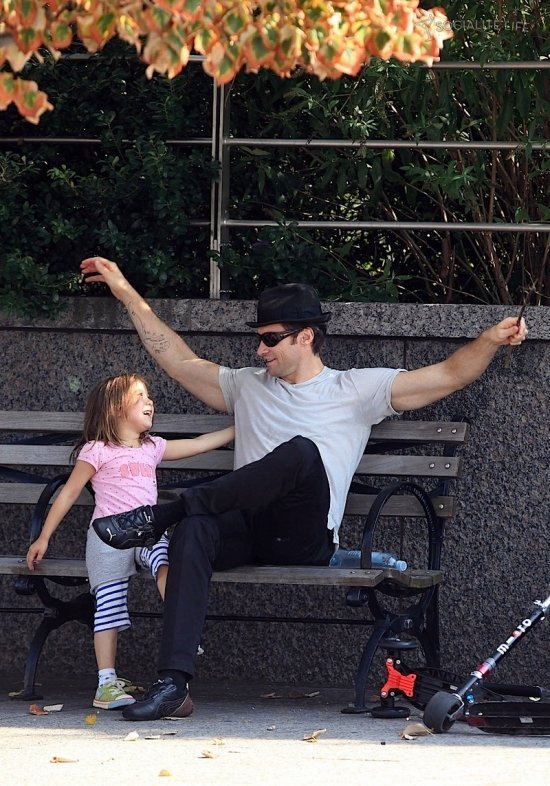 Хью Джекман с детьми