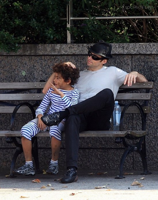 Хью Джекман с детьми